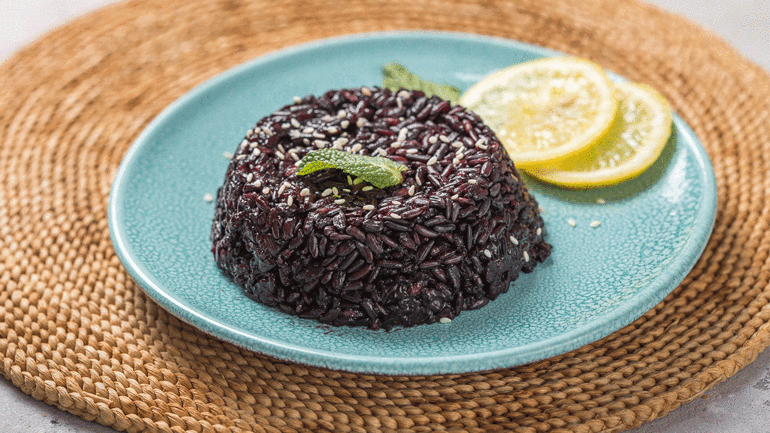 Spor sonrası kas onarımını destekleyen fit menü