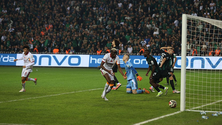 Kocaelispor - Galatasaray maçından bir kare