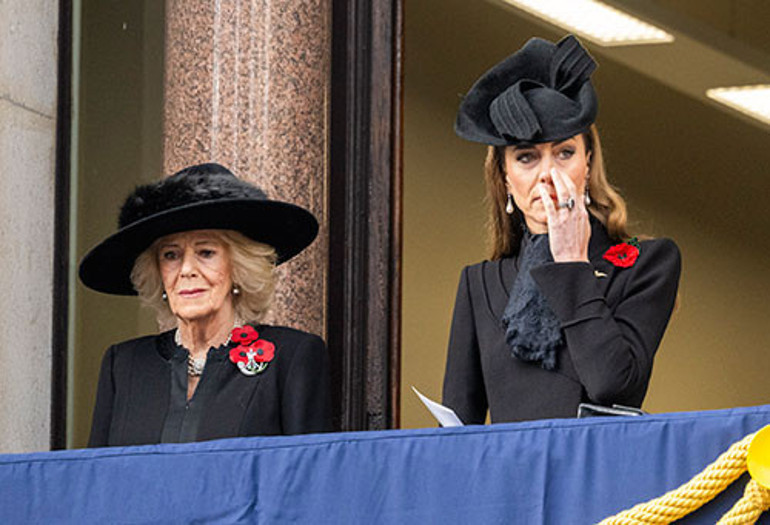 Mürebbiye kıyafetini çıkarıp dolaba astı... Rahmetli kaynanasına selam gönderdi... Üvey kaynanayla kulaktan kulağa oynadı