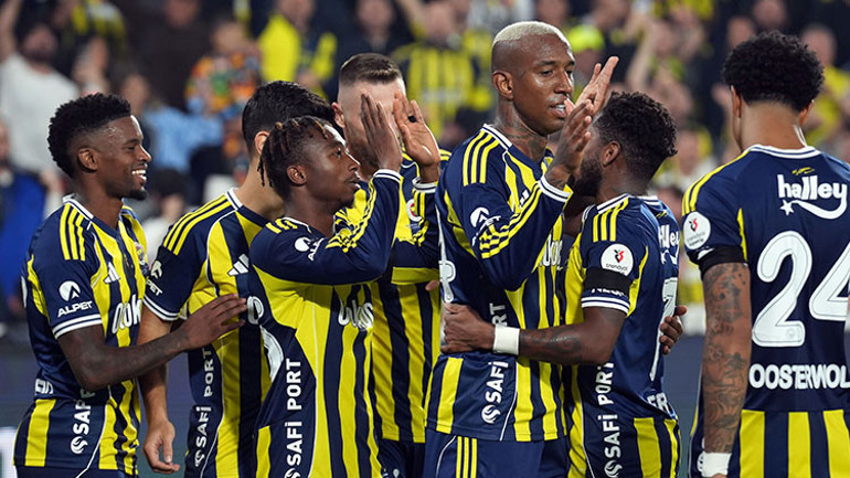 Fenerbahçede ilklerin gecesi Asensiodan kariyer rekoru, Kerem ve Neneden siftah