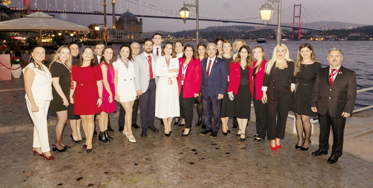 8 milyona playback mi yaptı