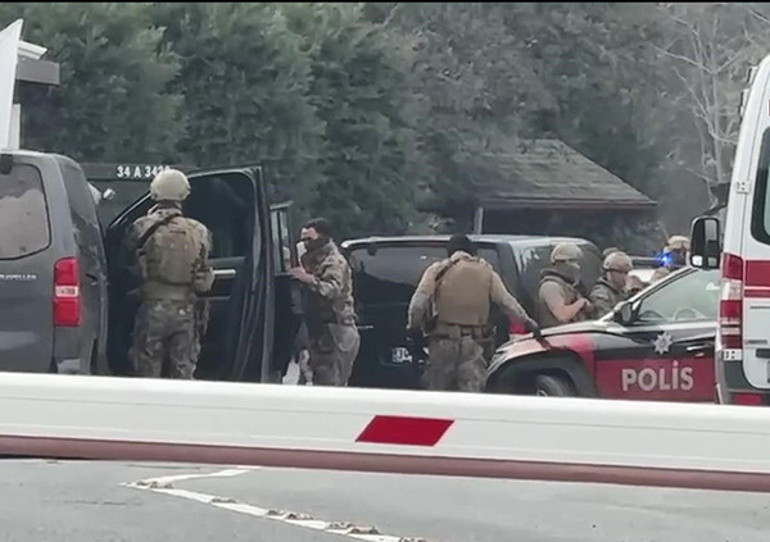 Son dakika... Beinsportun binasında panik dolu anlar Silahlı şüpheli ikna edildi: İşte ilk görüntüler