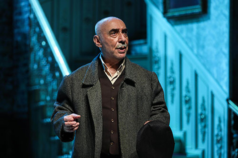 Önce iplik fabrikasında işçiydi, sonra Anadoluda bir köy öğretmeni... O şimdi Türk sinemasının yaşayan efsanesi