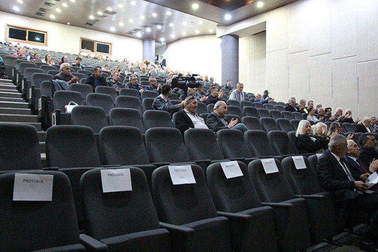 Başkan konuşma yaparken salondan bir kare