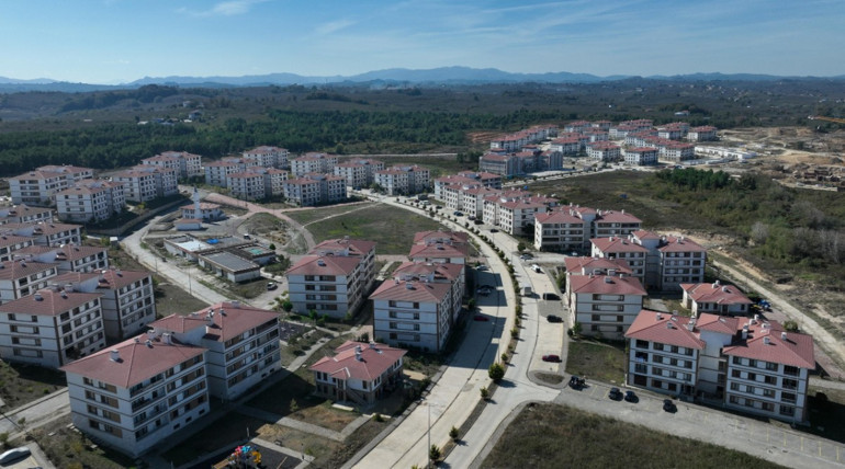 Bakan Kurumdan sosyal konut paylaşımı: Sakarya’da 403 konut vatandaşlara teslim edildi