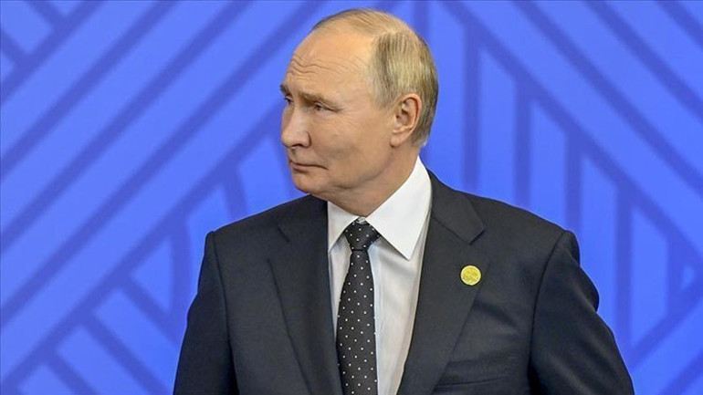 Fotoğrafı sosyal medyada paylaşıldı... Putinin sağlığı tartışma konusu oldu: Kremlinden yanıt gecikmedi