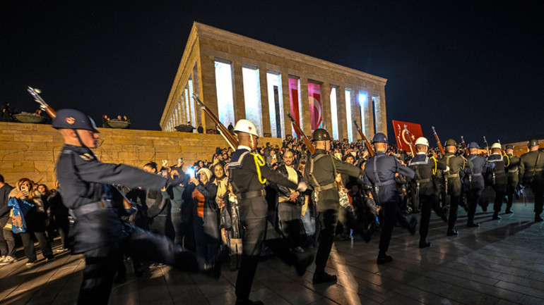 Anıtkabir ziyaretçi kalabalığı