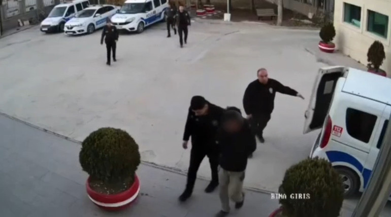 Eskişehirdeki dehşet Otomobille çarpıp demir çubukla döverek öldürmüştü... Zanlı böyle yakalandı