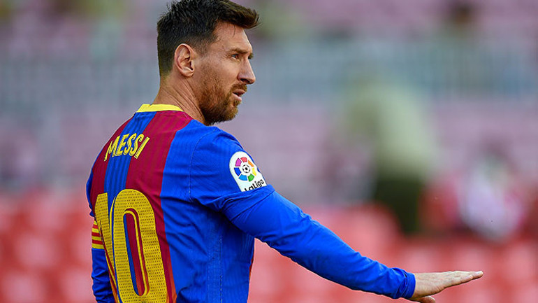 Camp Nou ziyareti sırasında Lionel Messi