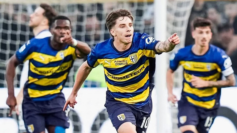 Adrian Bernabe - Parma formasıyla