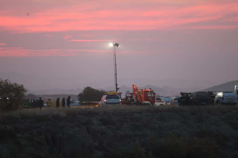 Gürcistanda düşen askeri kargo uçağının enkazında incelemelere başlandı