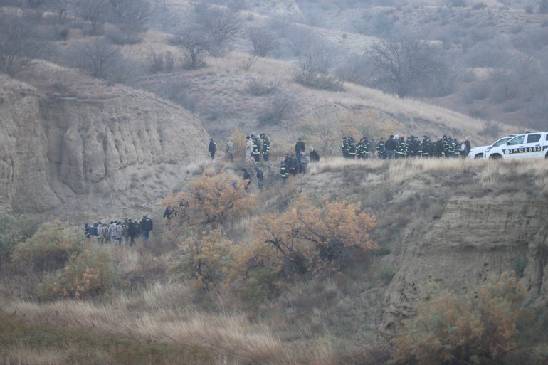 Gürcistanda düşen askeri kargo uçağının enkazında incelemelere başlandı