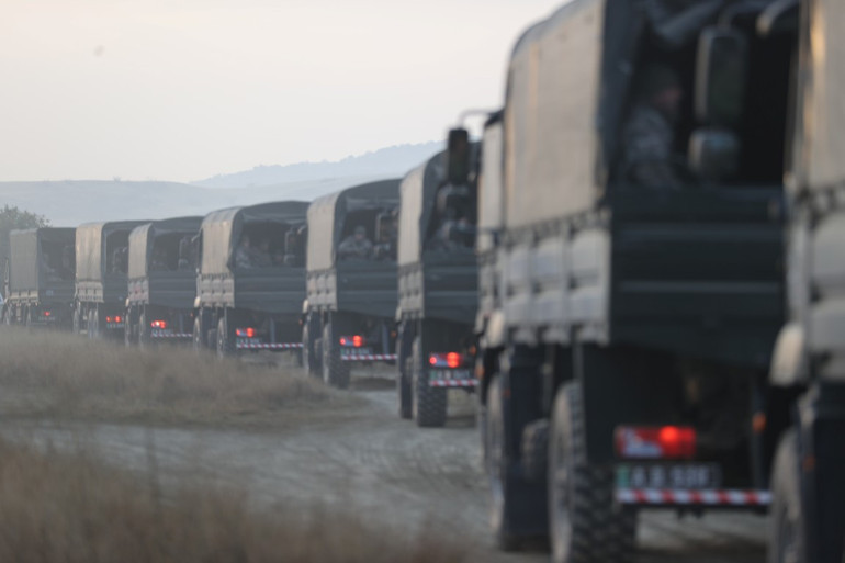 Gürcistanda düşen askeri kargo uçağının enkazında incelemelere başlandı