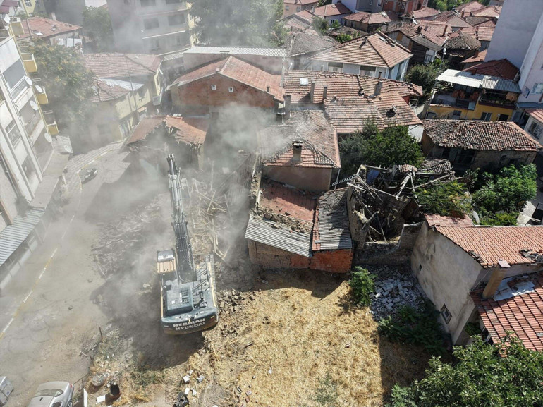 Deprem fırtınası birkaç ay sürebilir | Prof. Dr. Sözbilir: 10 ayda olması gereken aktivite 3 ayda oldu