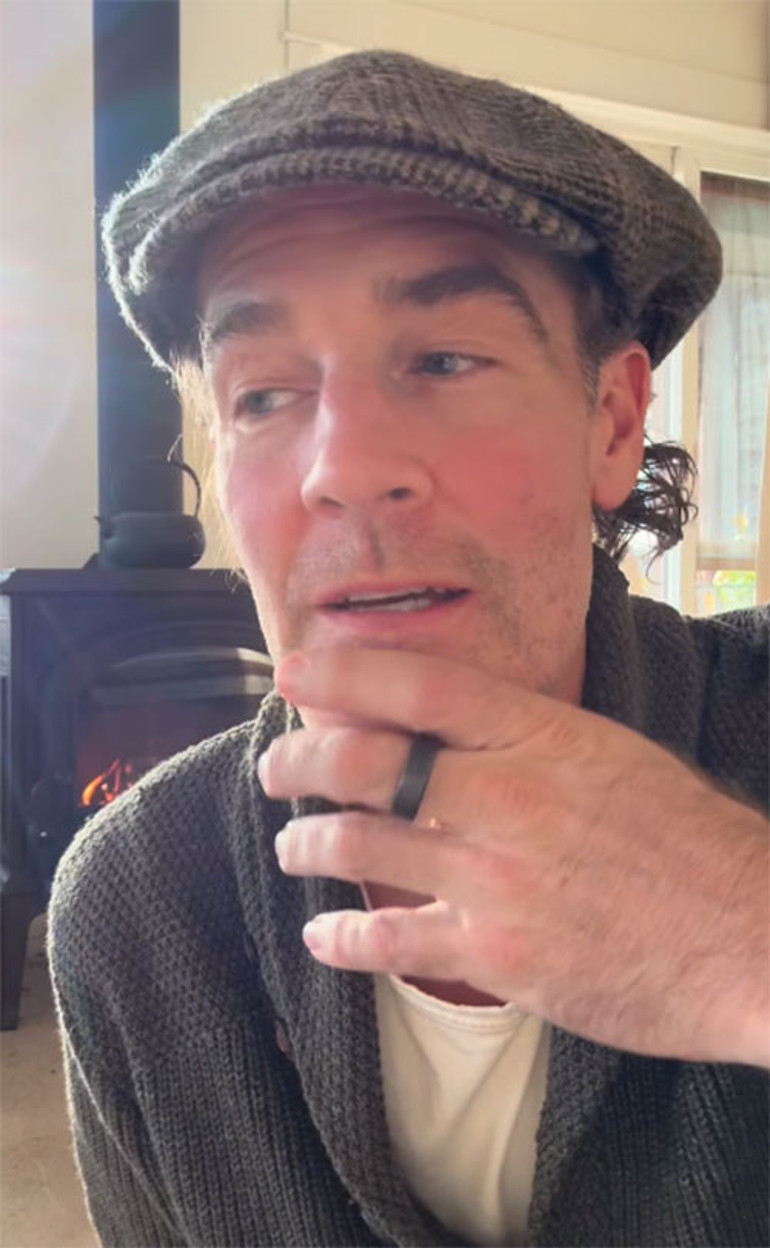 Ünlü dizi oyuncusu kanserle savaşıyor.... Tedavi parası bulmak için anılarını satışa çıkardı