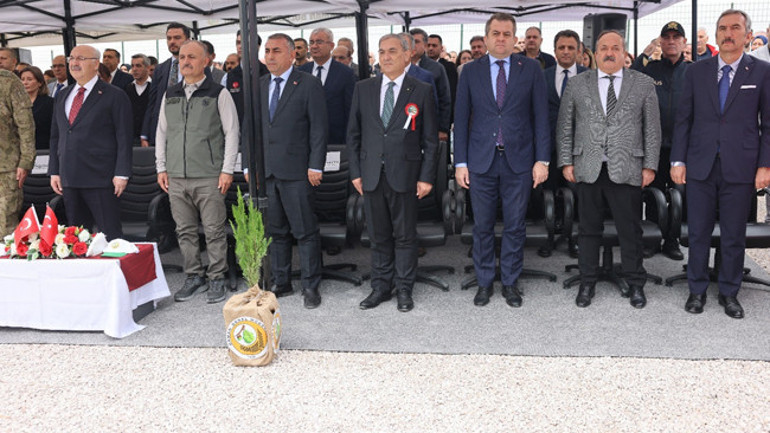 Geleceğe Nefes Yüzlerce fidan toprakla buluşturuldu