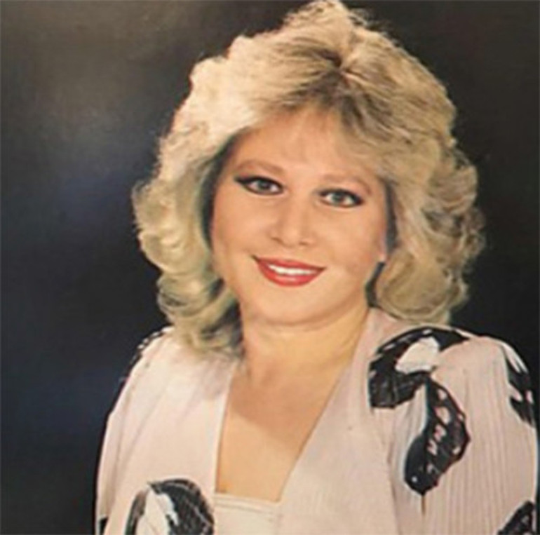 Daha 7 yaşındayken öyle bir şarkı söyleyişi vardı ki Sarı Bombanın kızı sahnelerin yıldızı olmuştu... Acı haberi uzaklardan geldi