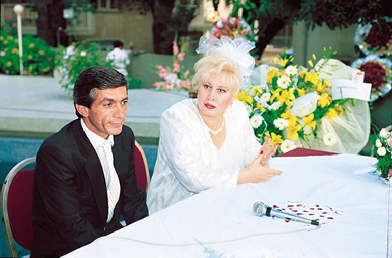 Daha 7 yaşındayken öyle bir şarkı söyleyişi vardı ki Sarı Bombanın kızı sahnelerin yıldızı olmuştu... Acı haberi uzaklardan geldi