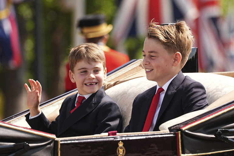 İleride kral olacak ama yasaklarla büyüyor… Küçük prens şimdiden anne babasına kafa tutmaya başlamış