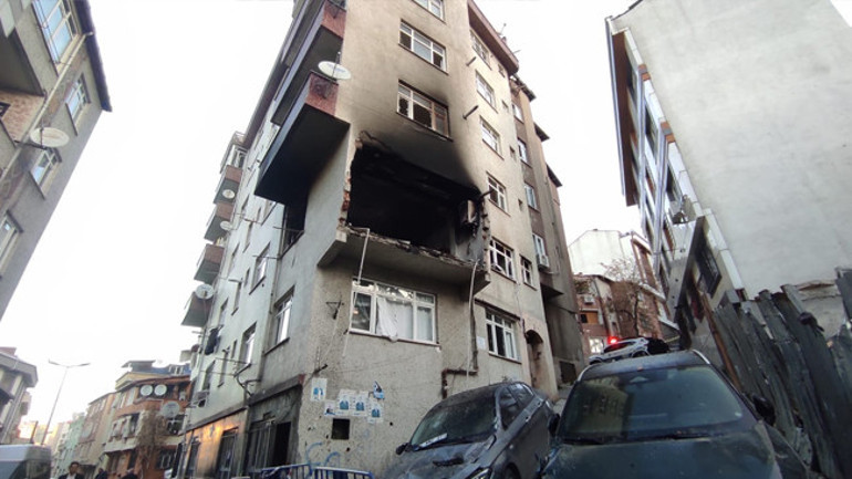 Kağıthane'de binada patlama sonrası yıkılan duvar ve molozlar