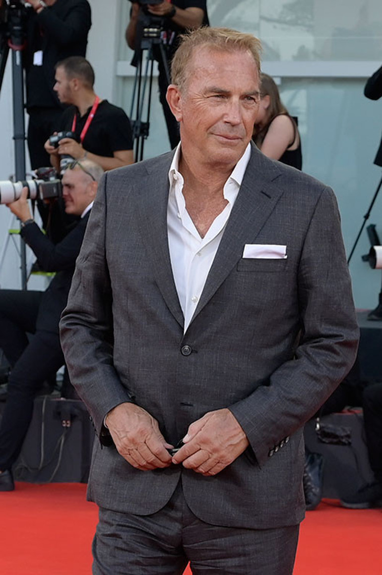 Ünlü oyuncunun iki evliliği de bitti... Yedi çocuğu var ama bu yaşında yapayalnız kaldı... Kalabalık ailemi özlüyorum