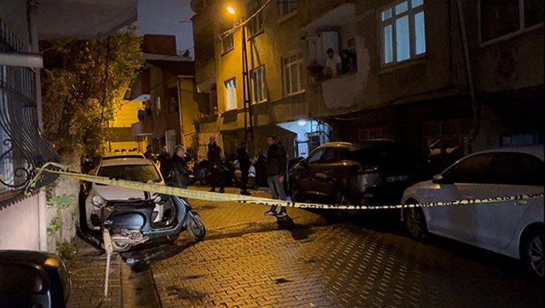 Apartman kapısının dürbününden ateş açılması sonrası olay yeri