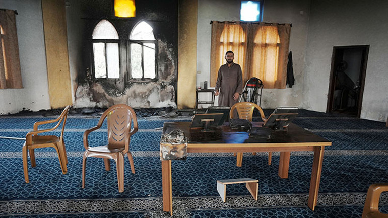  Yerleşimci İsrailliler cami kundakladı