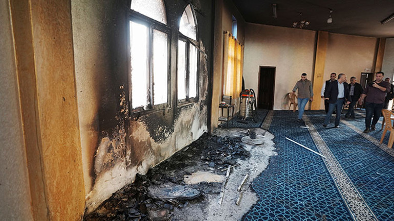  Yerleşimci İsrailliler cami kundakladı