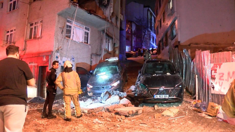 Kağıthanede 6 katlı binadaki patlamadan yeni görüntüler Alev topu yükseldi