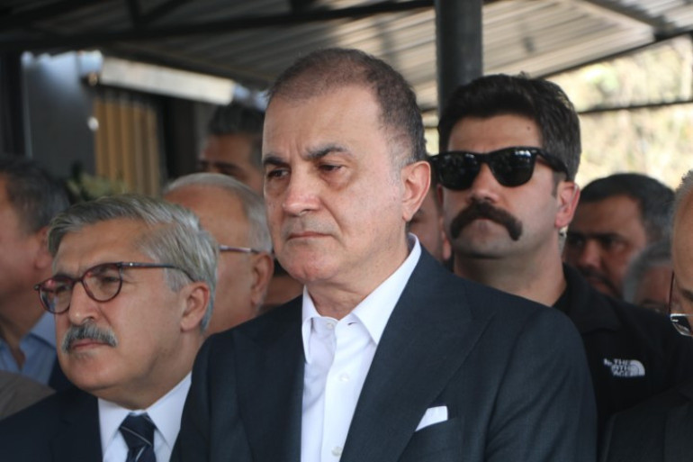 AK Parti Sözcüsü Ömer Çelik, dayısının cenazesine katıldı