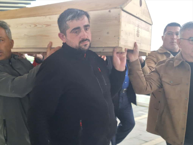 Kaybolduktan 9 gün sonra cansız bedenleri bulunmuştu Anne ve 5 yaşındaki oğlu son yolculuğuna uğurlandı