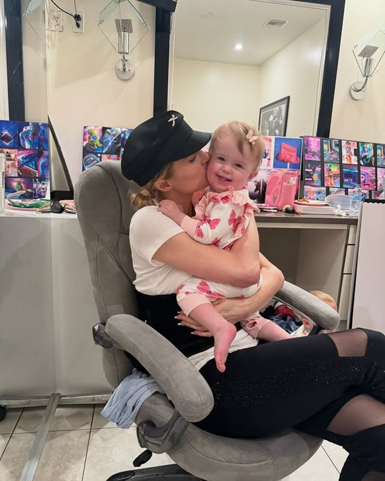 Bırakın anne olmayı evleneceğine bile kimse inanmazdı… Küçük kızı iki yıl önce evlilik yıl dönümünde doğdu… ‘Sen benim güneş ışığımsın’