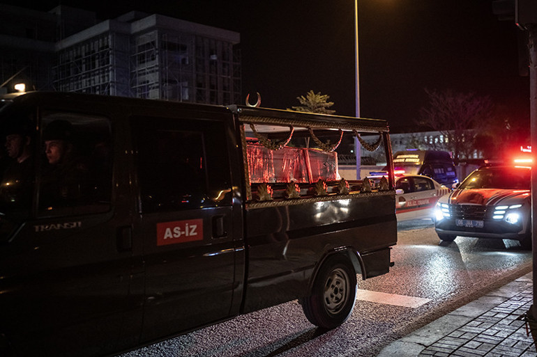 Son dakika... 20 kahraman şehidimize gözyaşları içinde son veda Ağabeyinin şehit olacağını rüyasında görmüş: Kardeşinin mesajına böyle cevap vermiş