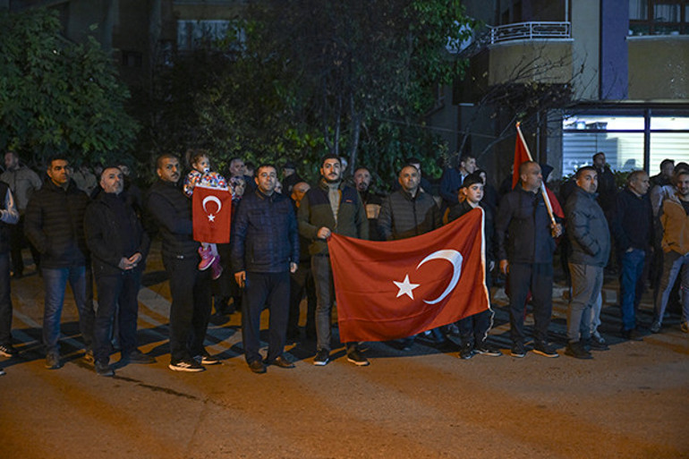 Son dakika... 20 kahraman şehidimize gözyaşları içinde son veda Ağabeyinin şehit olacağını rüyasında görmüş: Kardeşinin mesajına böyle cevap vermiş