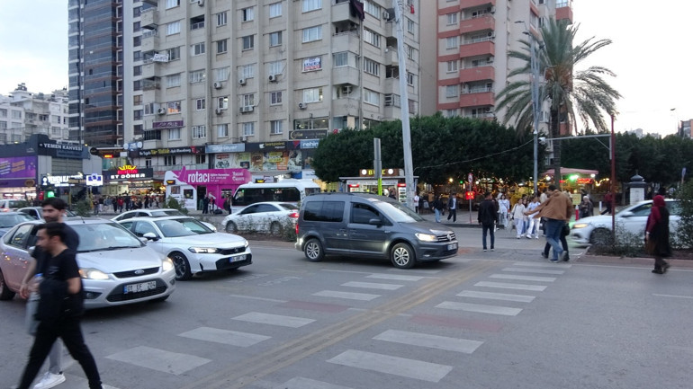 Refüje çıkan minibüs ve olay anı