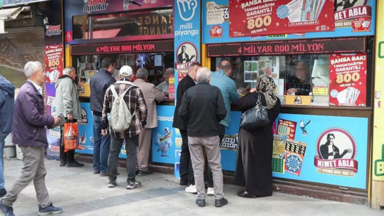 Milli Piyango yılbaşı çekilişine hazırlanan bilet satış noktası