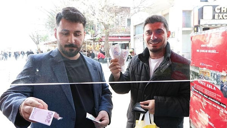 Milli Piyango yılbaşı çekilişinde rekor ikramiye verilecek Büyük ikramiye için kuyruğa girdiler: 10 tane çeyrek aldım, kesin bana çıkacak