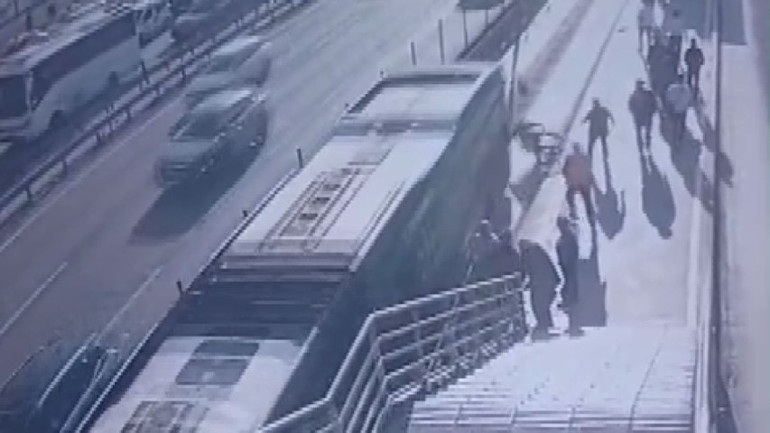 Olay yerine gelen sağlık ekipleri