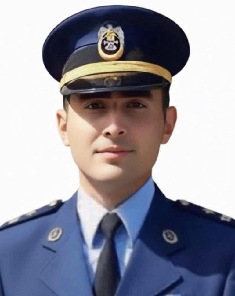 Şehit Emre Altınoka acı veda: Şehit ağabeyini asker selamıyla karşıladı