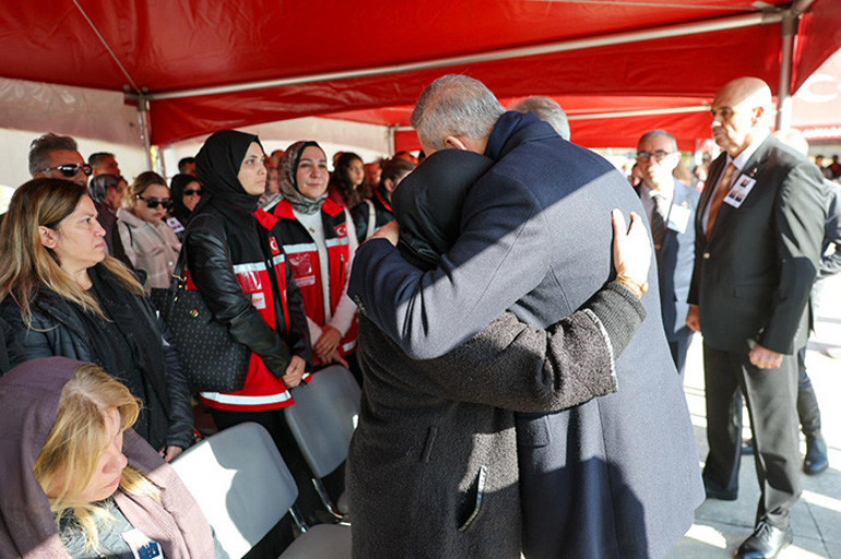 Bakan Fidan şehit yakınlarına taziyede bulundu