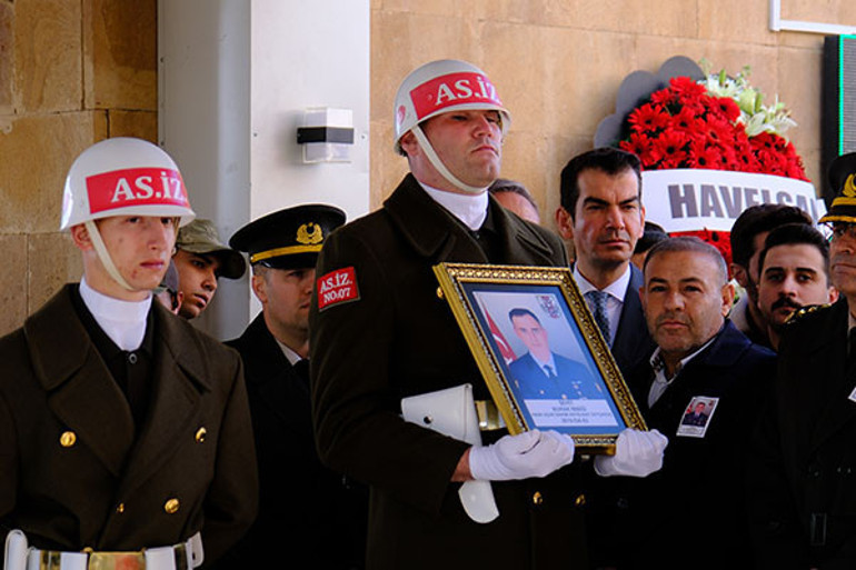 Son dakika... 20 kahraman şehidimize gözyaşları içinde son veda Ağabeyinin şehit olacağını rüyasında görmüş: Kardeşinin mesajına böyle cevap vermiş