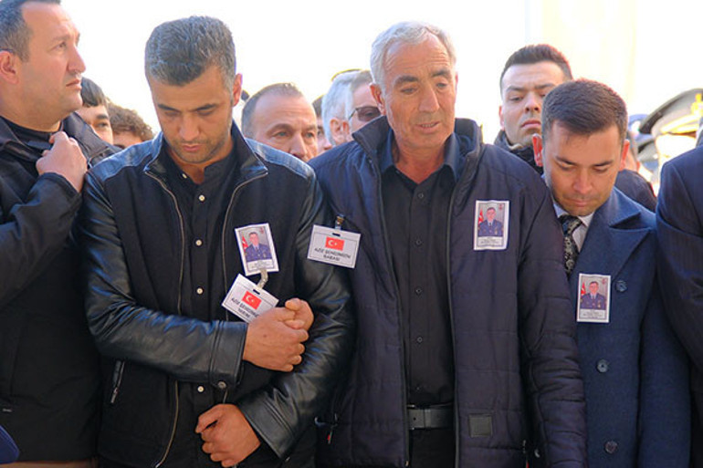 Son dakika... 20 kahraman şehidimize gözyaşları içinde son veda Ağabeyinin şehit olacağını rüyasında görmüş: Kardeşinin mesajına böyle cevap vermiş