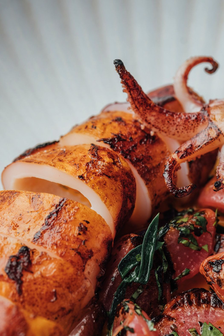 Ateşin terbiyesiyle sadeleşen bir mutfak