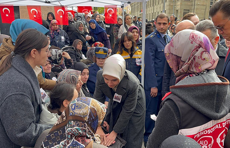 Son dakika... 20 kahraman şehidimize gözyaşları içinde son veda Ağabeyinin şehit olacağını rüyasında görmüş: Kardeşinin mesajına böyle cevap vermiş