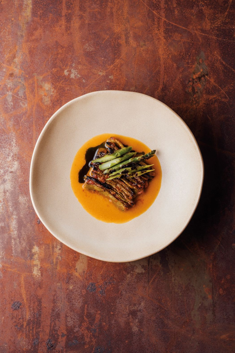 Ateşin terbiyesiyle sadeleşen bir mutfak