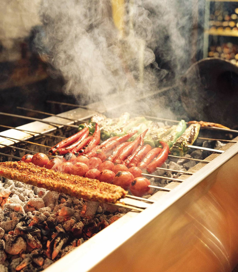 Adana kebabı: Şişte karakter, ustada imza, üstüne turunç meselesi