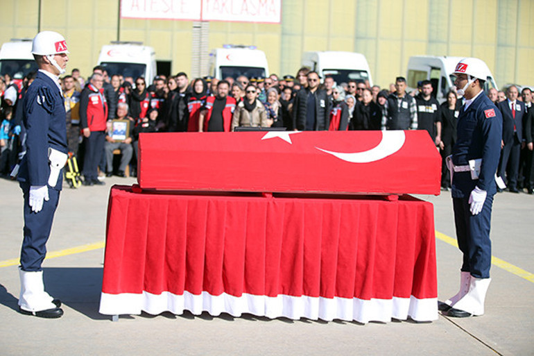 Son dakika... 20 kahraman şehidimize gözyaşları içinde son veda Ağabeyinin şehit olacağını rüyasında görmüş: Kardeşinin mesajına böyle cevap vermiş