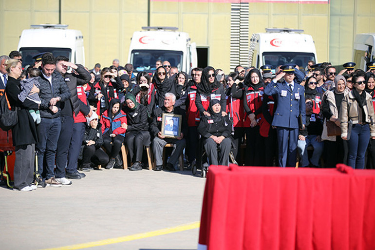 Son dakika... 20 kahraman şehidimize gözyaşları içinde son veda Ağabeyinin şehit olacağını rüyasında görmüş: Kardeşinin mesajına böyle cevap vermiş