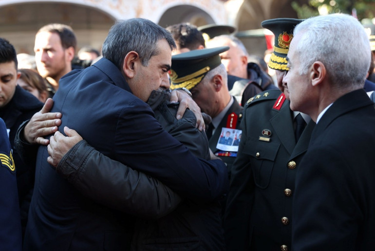 Son dakika... 20 kahraman şehidimize gözyaşları içinde son veda Ağabeyinin şehit olacağını rüyasında görmüş: Kardeşinin mesajına böyle cevap vermiş