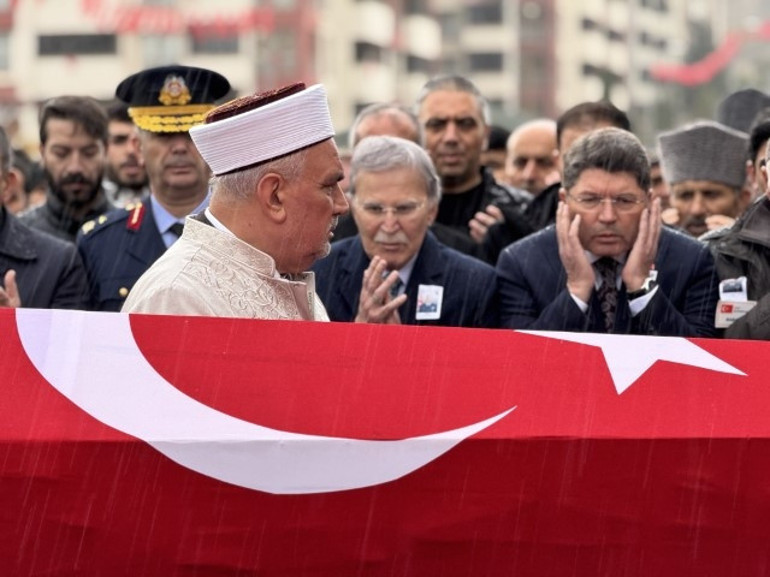 Son dakika... 20 kahraman şehidimize gözyaşları içinde son veda Ağabeyinin şehit olacağını rüyasında görmüş: Kardeşinin mesajına böyle cevap vermiş